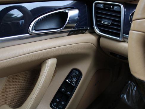 Used 2012 Porsche Panamera 4 image 27