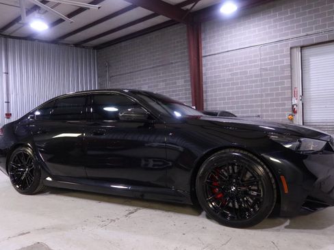 Used 2025 BMW M5 w/ Carbon Package image 7