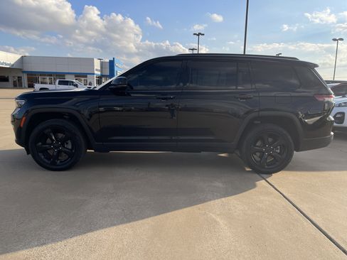 Used 2023 Jeep Grand Cherokee L Limited w/ Black Appearance Package image 7