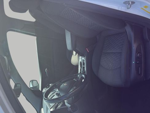 Used 2019 Chevrolet Equinox LT AWD/4WD image 16