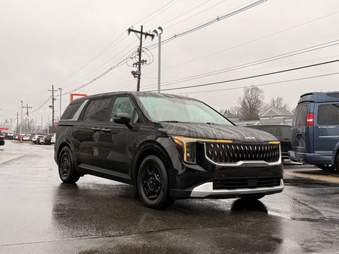 Used 2025 Kia Carnival LXS image 10