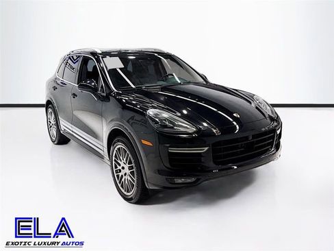 Used 2016 Porsche Cayenne Turbo image 2