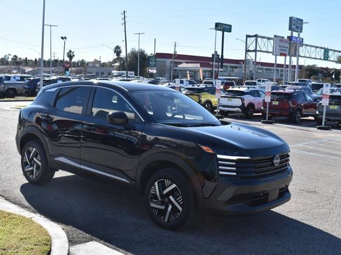 Certified 2025 Nissan Kicks SV image 10