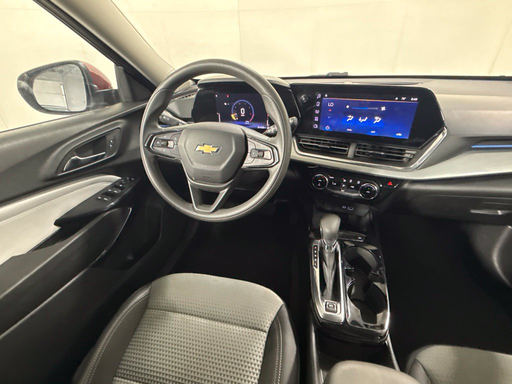 Used 2025 Chevrolet Trax LT FWD image 16
