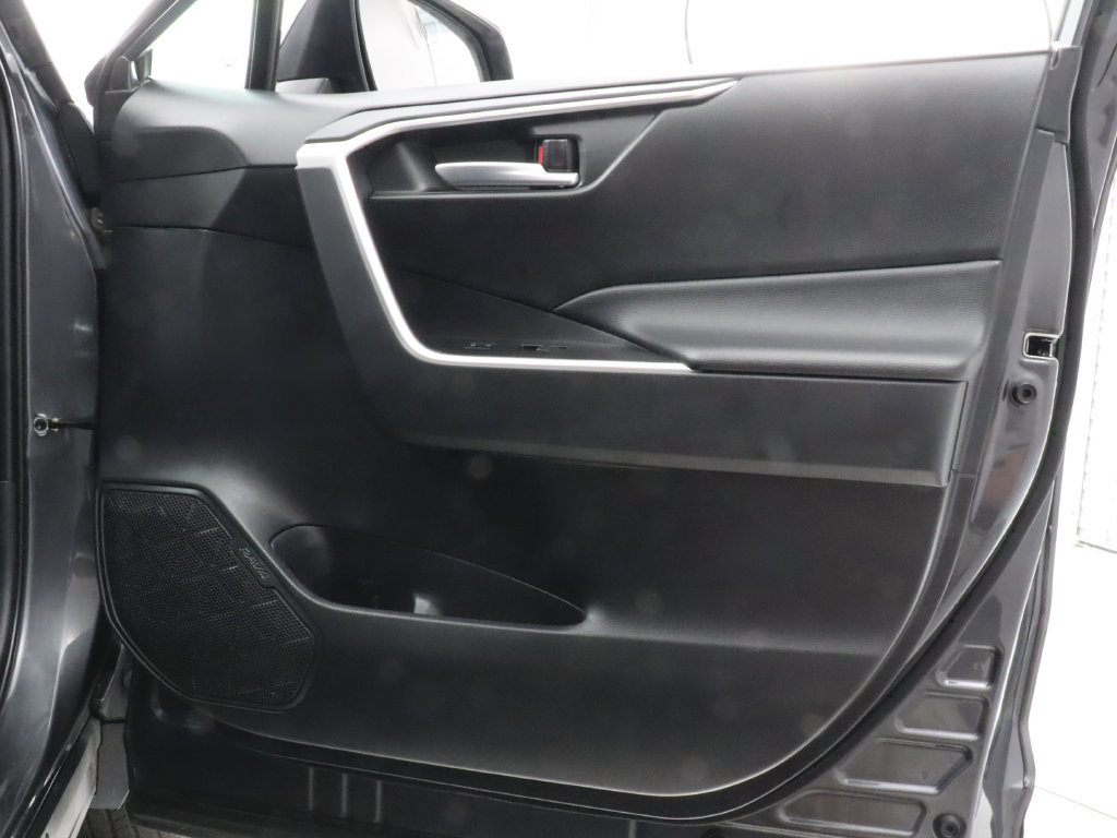 Used 2025 Toyota RAV4 XLE FWD image 33