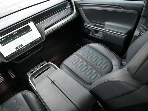 Used 2024 Rivian R1T Adventure image 11