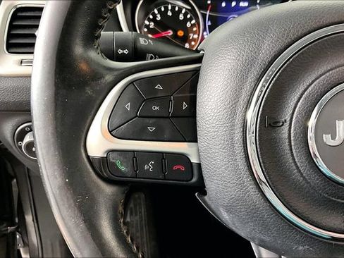 Used 2019 Jeep Compass Latitude FWD image 9