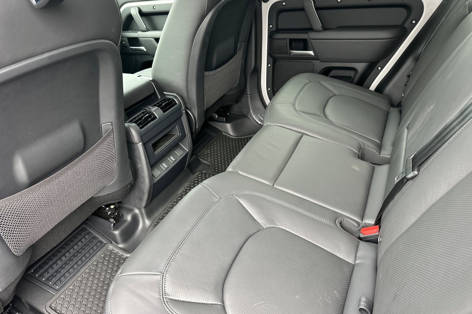 New 2026 Land Rover Defender 110 X-Dynamic SE AWD/4WD image 12
