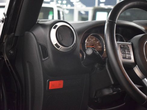 Used 2017 Jeep Wrangler Rubicon AWD/4WD image 27