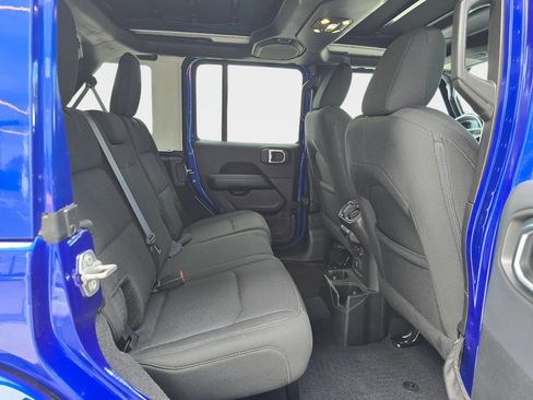 Used 2019 Jeep Wrangler Unlimited Sahara AWD/4WD image 14