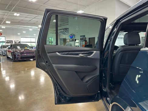 Used 2025 Cadillac XT6 Premium Luxury image 36