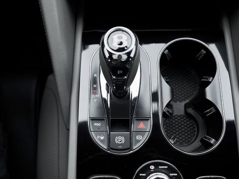 Used 2023 Bentley Bentayga Extended Wheelbase image 67