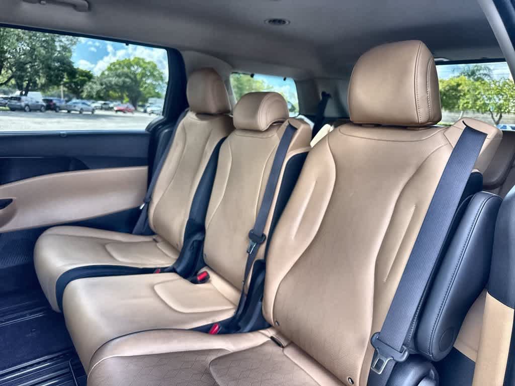 Used 2024 Kia Carnival EX FWD image 22