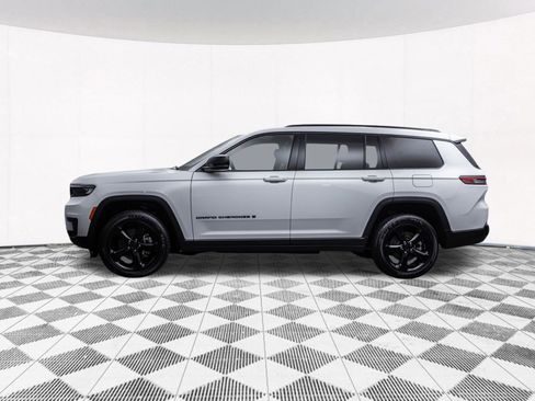 Used 2023 Jeep Grand Cherokee L Laredo AWD/4WD image 7