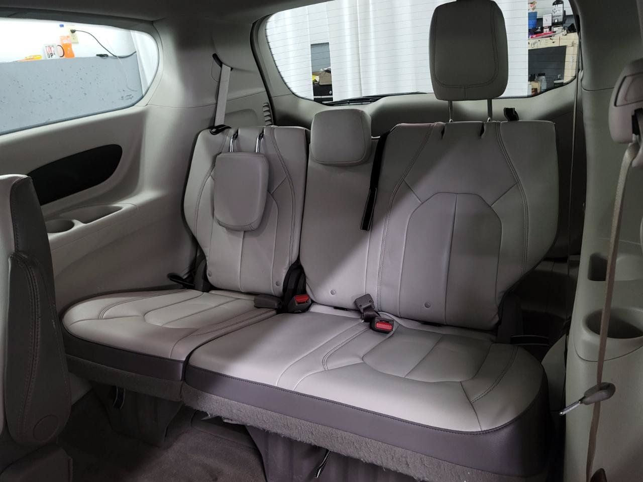 Used 2017 Chrysler Pacifica Touring-L FWD image 11