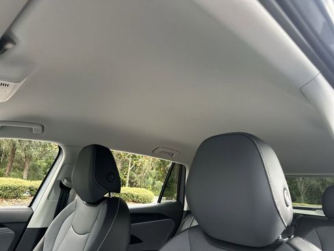 New 2025 Volkswagen Tiguan SE image 22