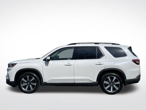 Certified 2025 Honda Pilot Touring image 2