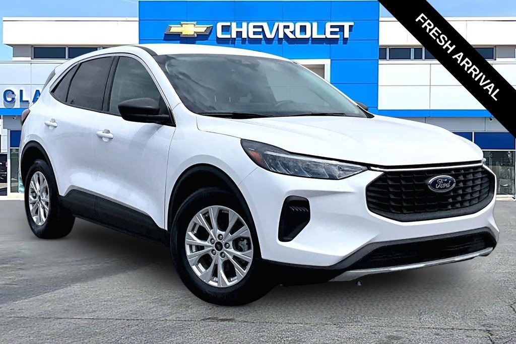 Used 2023 Ford Escape Active w/ Tech Pack #1 FWD image 1