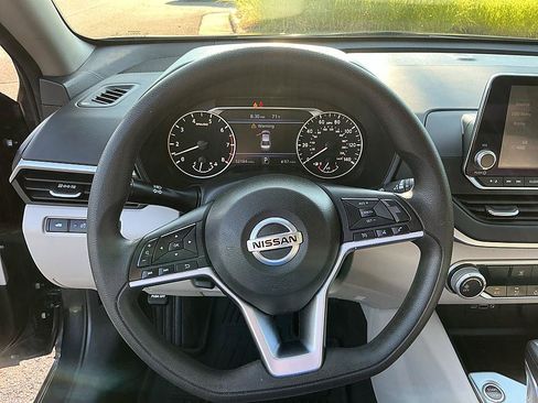 Certified 2022 Nissan Altima 2.5 SV FWD image 15