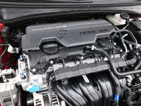 Certified 2025 Hyundai Elantra Sport image 29