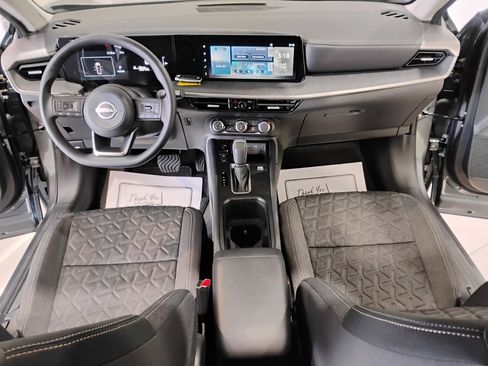Used 2025 Nissan Kicks SV w/ SV Premium Package FWD image 57