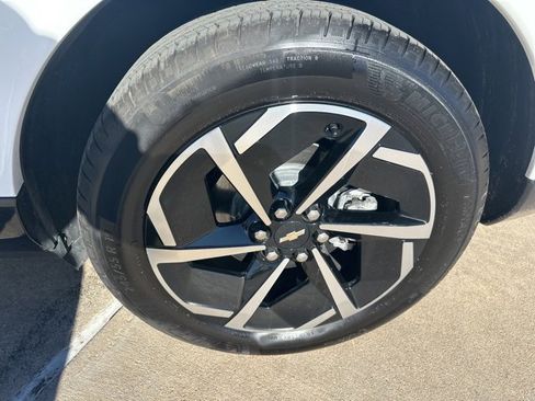 Certified 2025 Chevrolet Equinox EV LT image 11