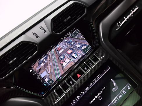 Used 2024 Lamborghini Urus Performante AWD/4WD image 23
