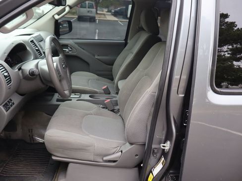 Used 2017 Nissan Frontier SV w/ SV Value Truck Package AWD/4WD image 19
