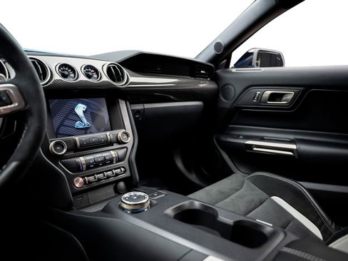 Used 2021 Ford Mustang Shelby GT500 w/ Carbon Fiber Track Pack image 42