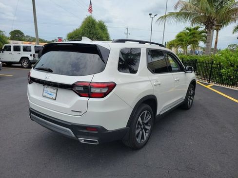 Used 2025 Honda Pilot Touring image 6