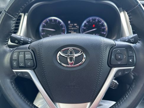 Used 2019 Toyota Highlander Limited image 12