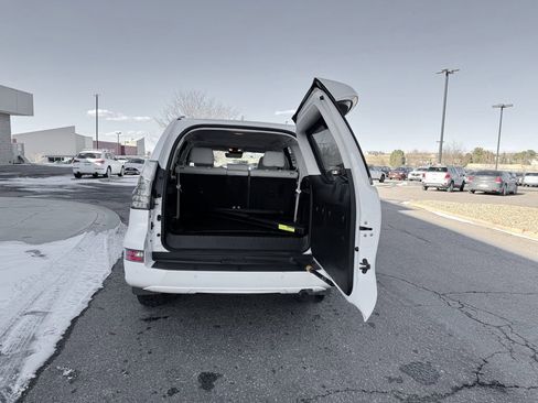 Used 2020 Lexus GX 460 Premium w/ Premium Package image 8