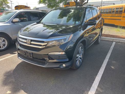 Used 2018 Honda Pilot Elite image 2