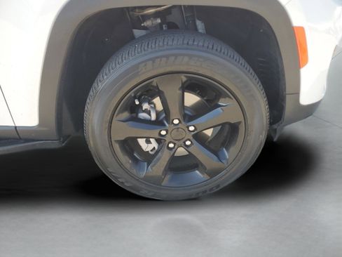 Certified 2023 Jeep Grand Cherokee Altitude AWD/4WD image 28