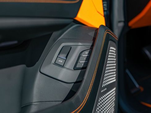 Used 2022 Lamborghini Urus image 21