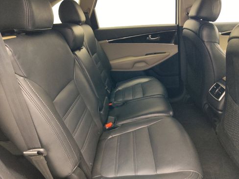Used 2019 Kia Sorento FWD image 19