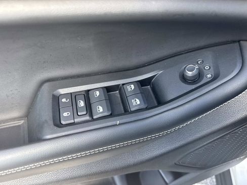 Used 2023 Jeep Grand Cherokee Laredo image 16