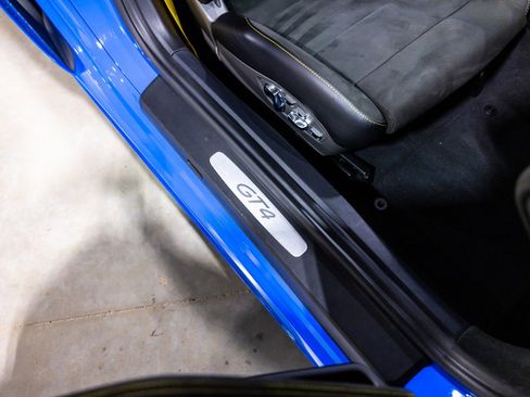 Used 2022 Porsche 718 Cayman GT4 RWD image 31