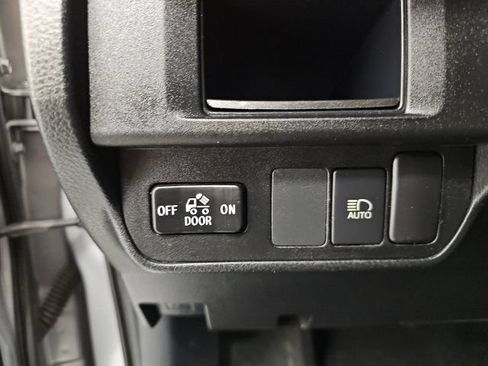Used 2019 Toyota Tacoma SR5 AWD/4WD image 16