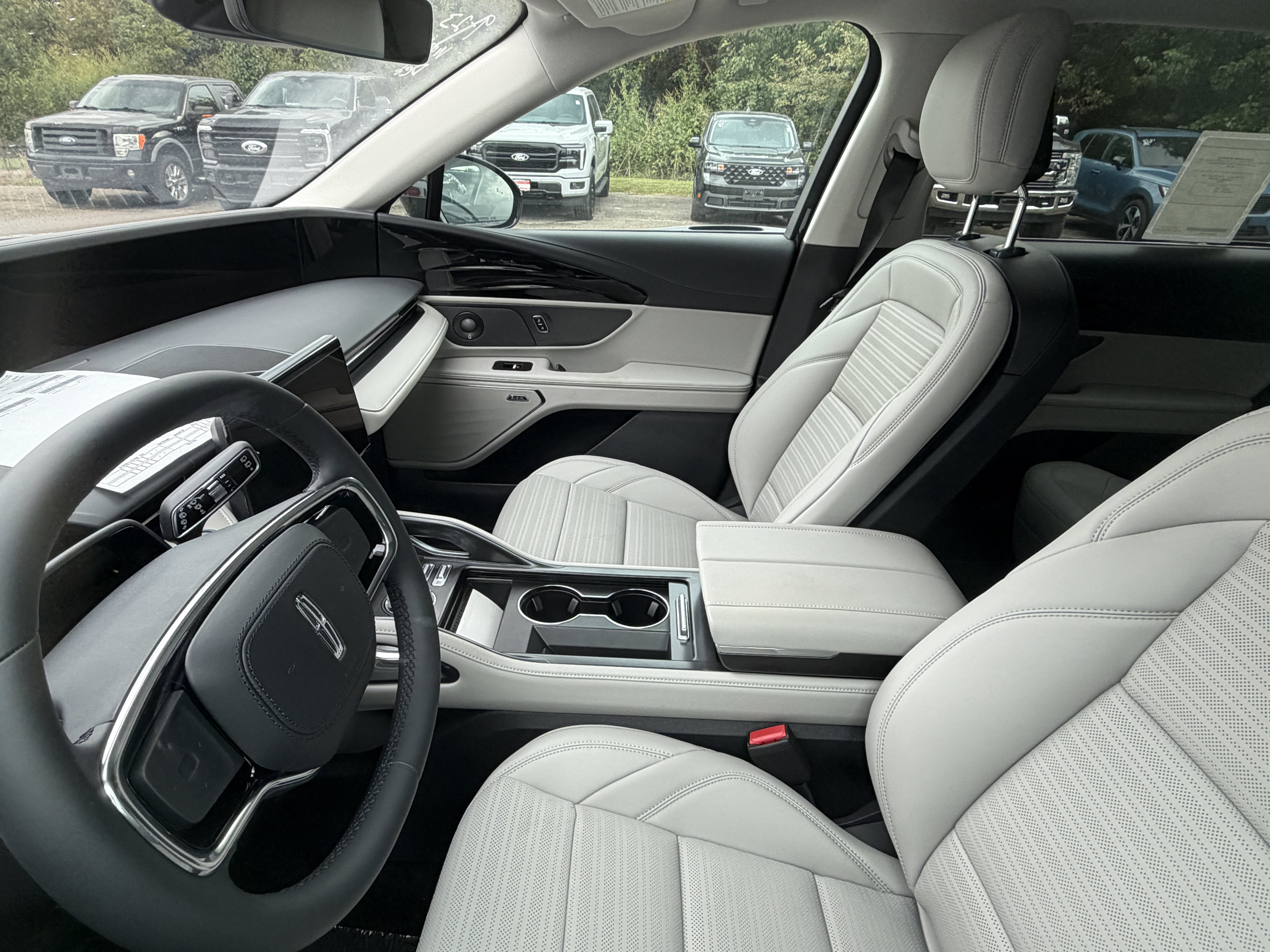 New 2026 Lincoln Nautilus Reserve w/ Jet Appearance Package AWD/4WD image 7