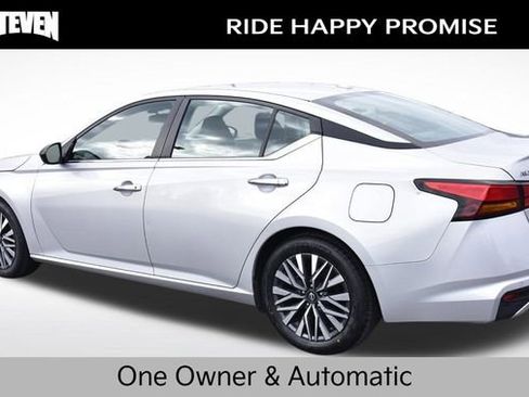 Used 2024 Nissan Altima 2.5 SV image 3