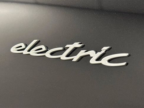 New 2025 Porsche Macan 4S Electric image 73