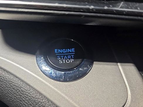 Used 2022 Ford Explorer XLT w/ Equipment Group 202A image 17