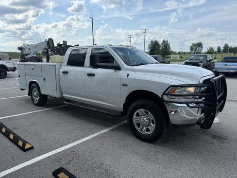 Used 2018 RAM 3500 Tradesman w/ Chrome Appearance Group AWD/4WD image 4