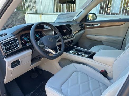 New 2026 Volkswagen Atlas SE image 6