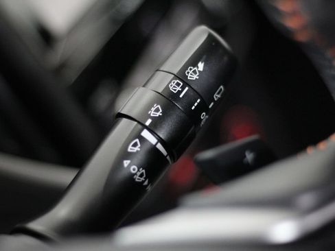 Used 2018 Subaru Crosstrek 2.0i Premium AWD/4WD image 17
