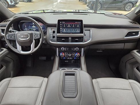 Used 2023 GMC Yukon SLT AWD/4WD image 12