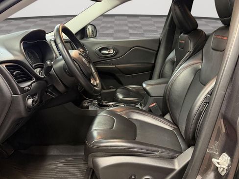 Used 2020 Jeep Cherokee Trailhawk w/ Cold Weather Group image 10