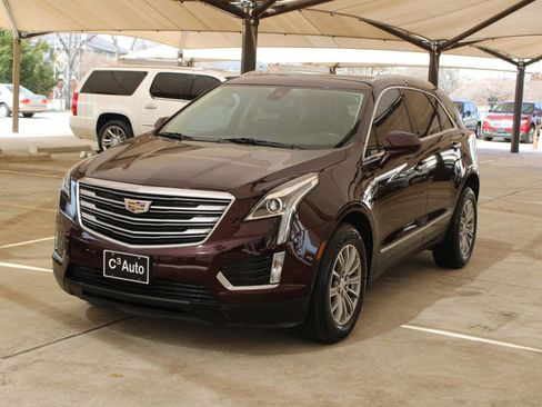 Used 2018 Cadillac XT5 Luxury w/ Driver Awareness Package image 3