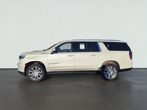 Used 2024 Chevrolet Suburban High Country AWD/4WD image 5